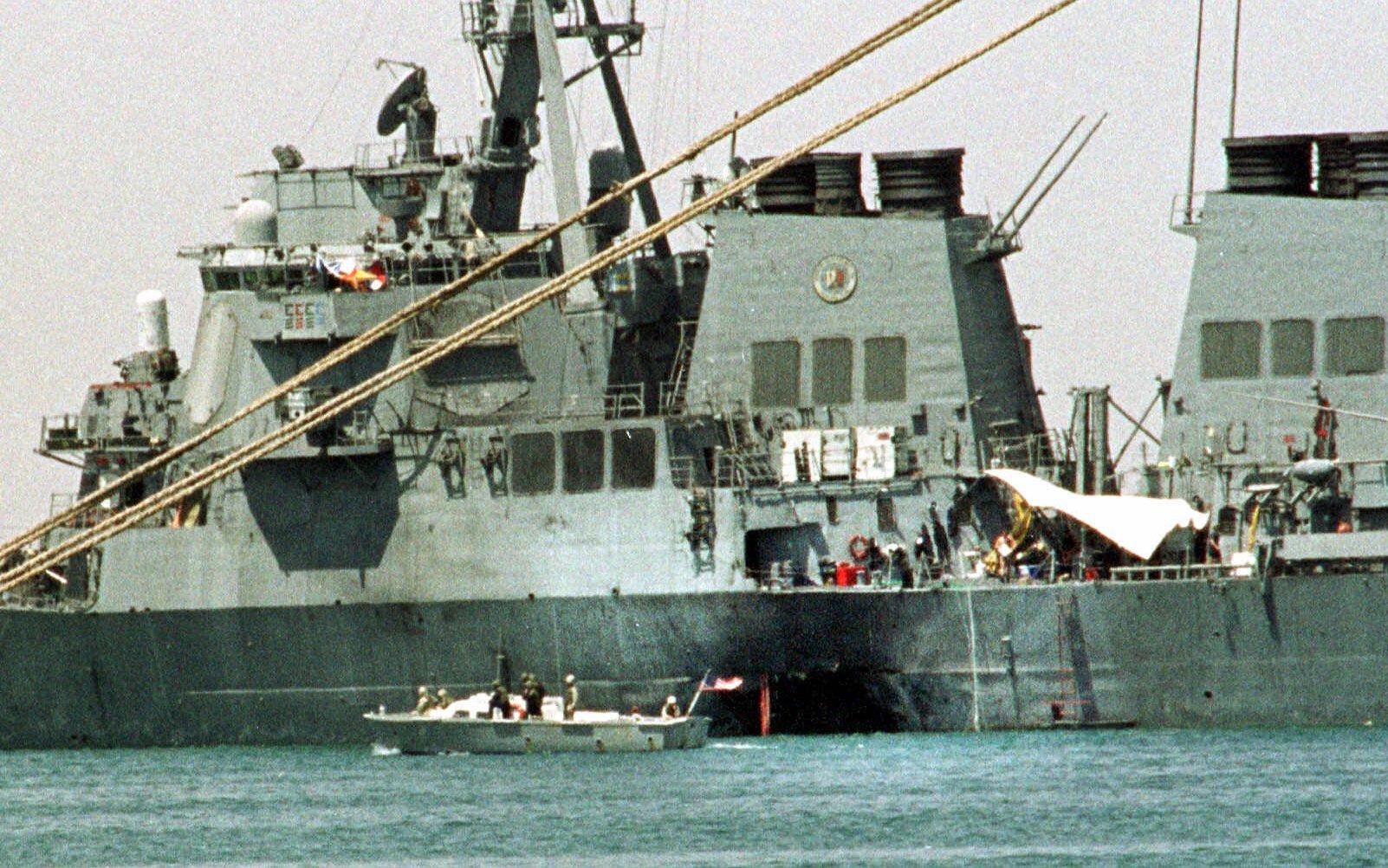 USS Cole efter attacken. Arkivbild.