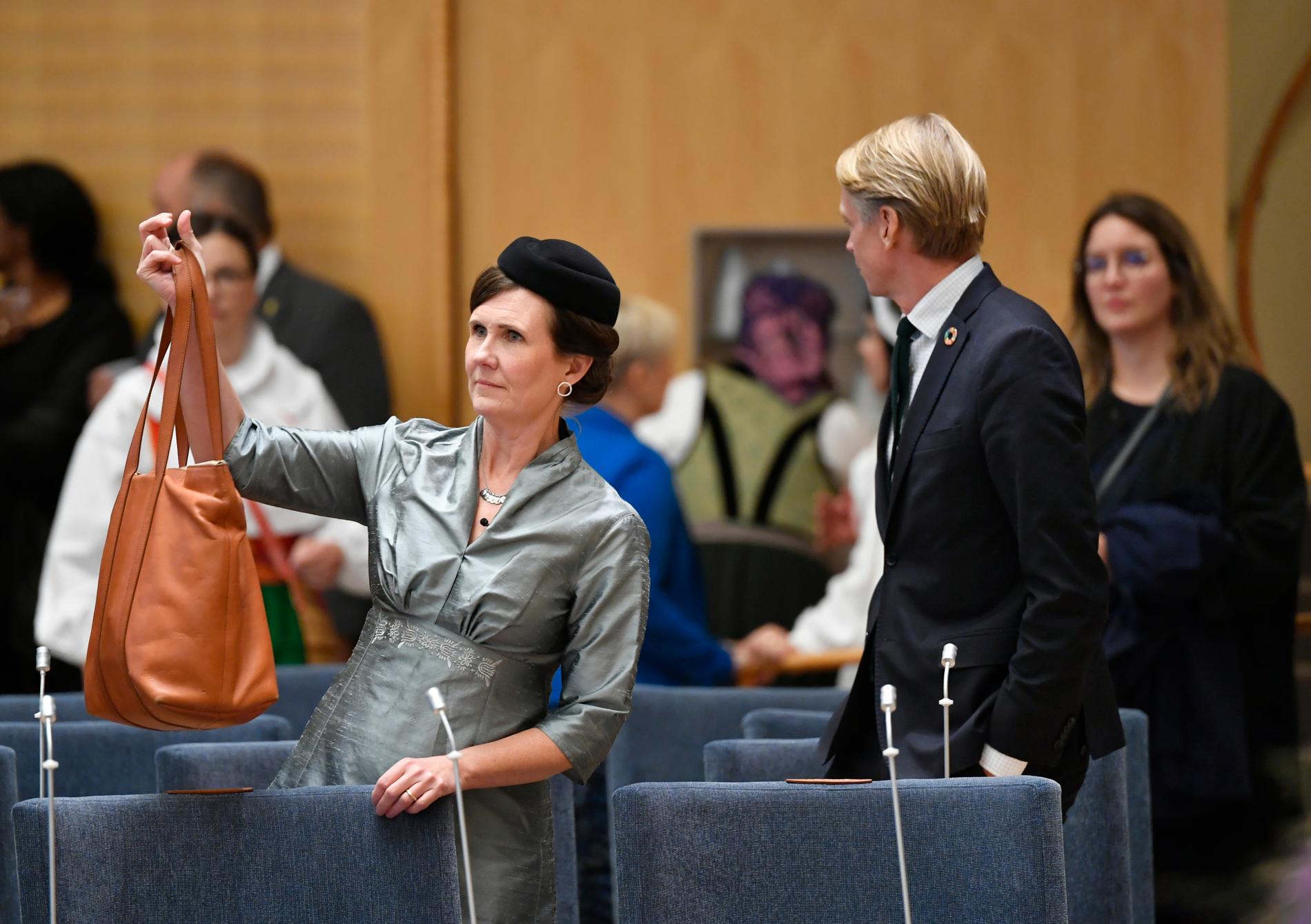 Miljöpartiets båda språkrör Märta Stenevi och Per Bolund i plenisalen i riksdagshuset i samband med riksmötets öppnande.