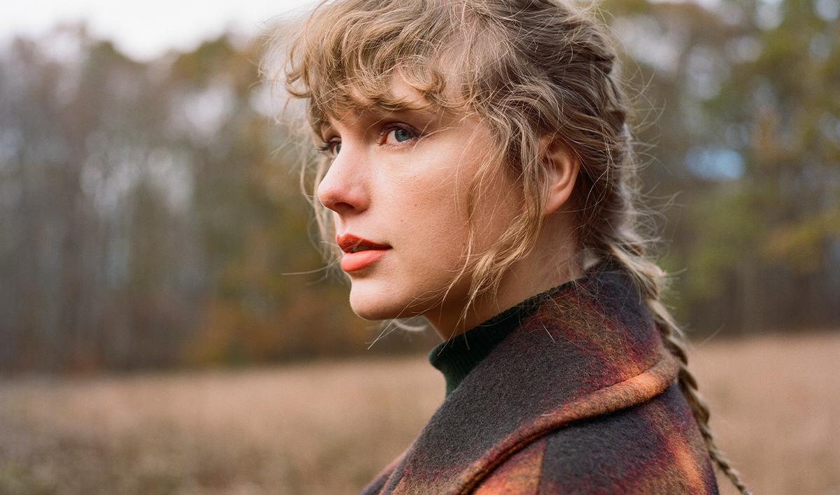 Taylor Swift har just släppt sitt andra album på ett år. Båda två är magiska. 