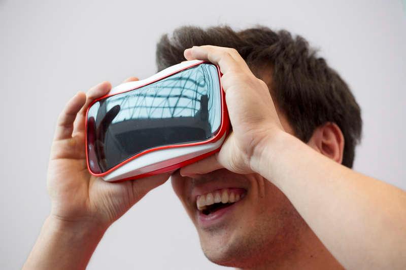 Nästa år släpper ­Facebook, Sony och HTC sina första virtual reality-displayer. Tekniken ger användaren en hisnande känsla av att vara på plats.