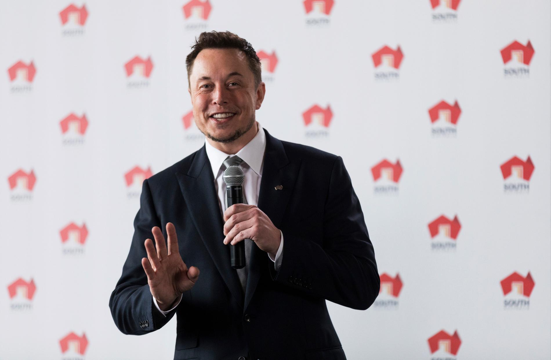 Teslas vd Elon Musk vill säkert mycket hellre prata om bolagets nya lastbil än alla problem som drabbat tillverkningen av Model 3.
