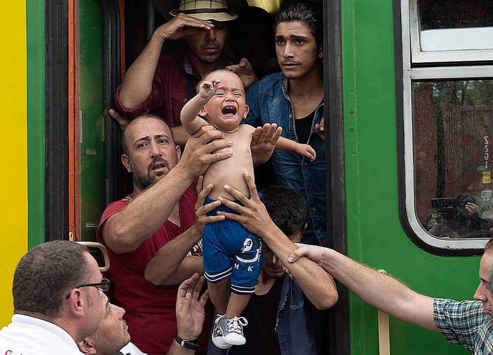 I går gjorde EU-ledarna en uppgörelse med Turkiet om att stänga den väg flyktingarna tagit in i Europa. Men kriget fortsätter och fler kommer att tvingas på flykt.