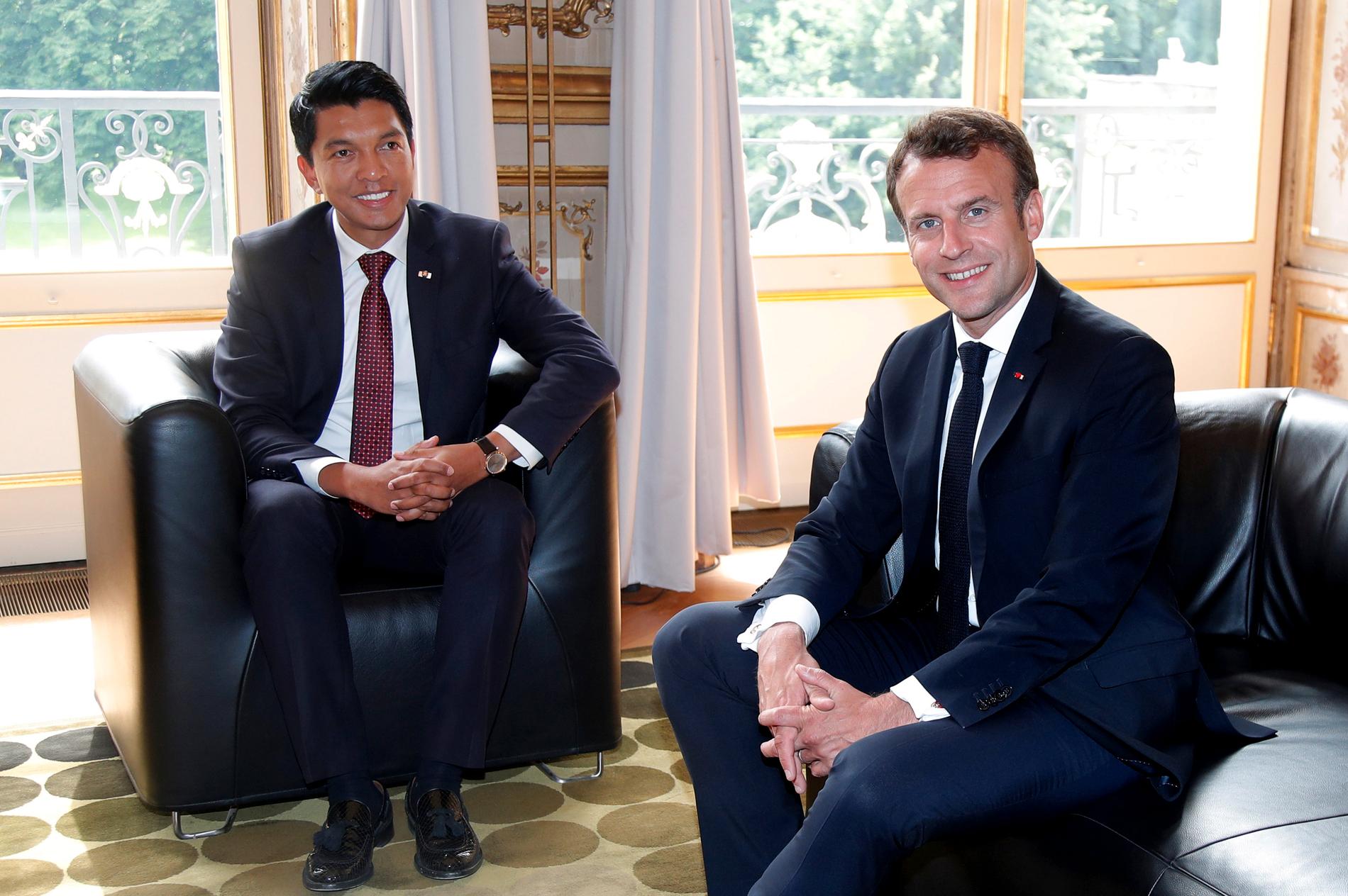 Madagaskars president Andry Rajoelina på besök hos Emmanuel Macron i Élyséepalatset i Paris på onsdagen.