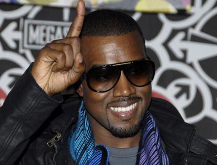 Nummer ett En kaxig Kanye West på skivsignering.