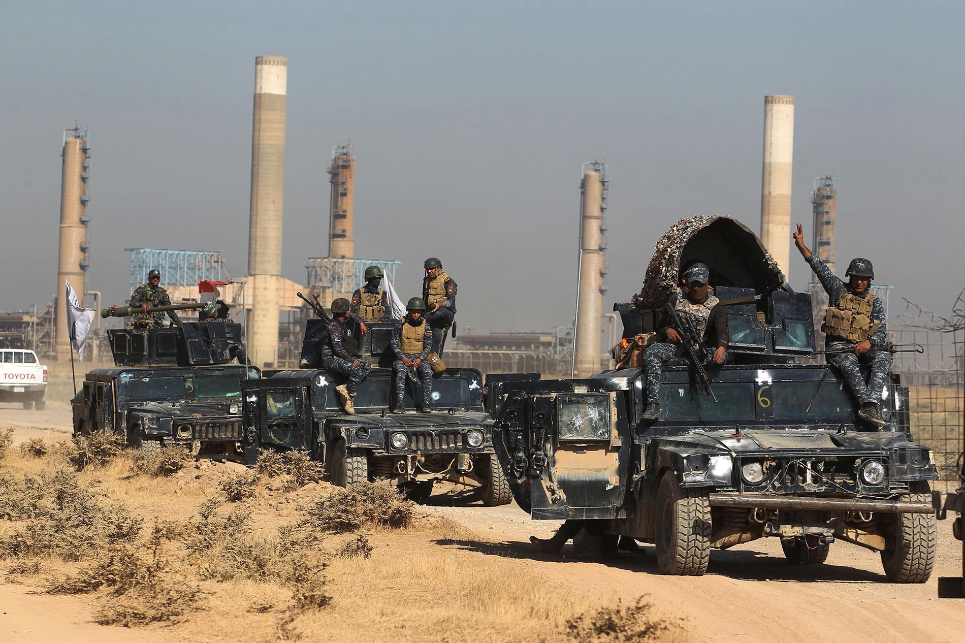 Irakiska styrkor anländer utanför Kirkuk.