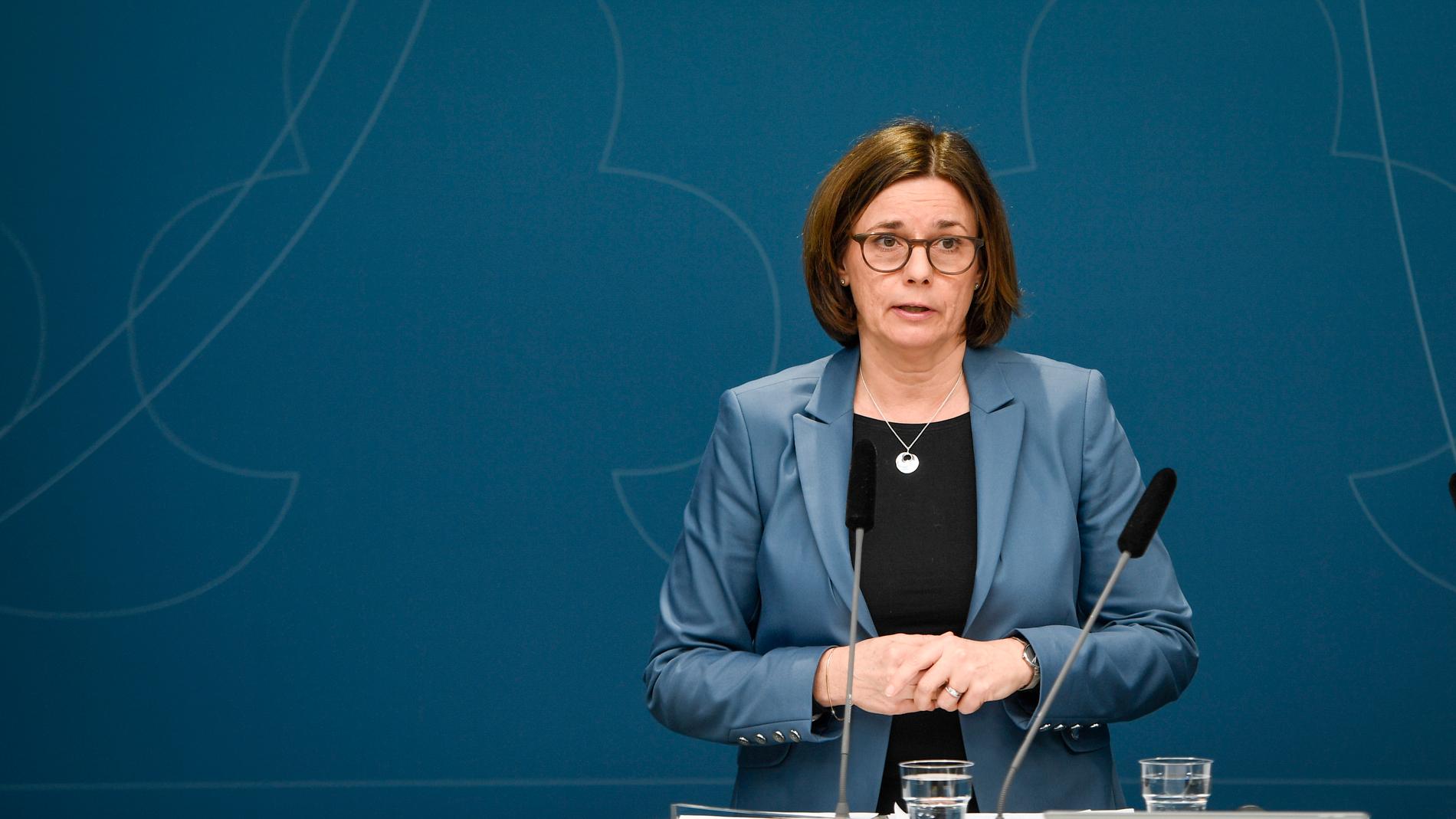 Miljö- och klimatminister Isabella Lövin (MP) tvingas åka till Bryssel och förespråka kärnkraft. Arkivbild.
