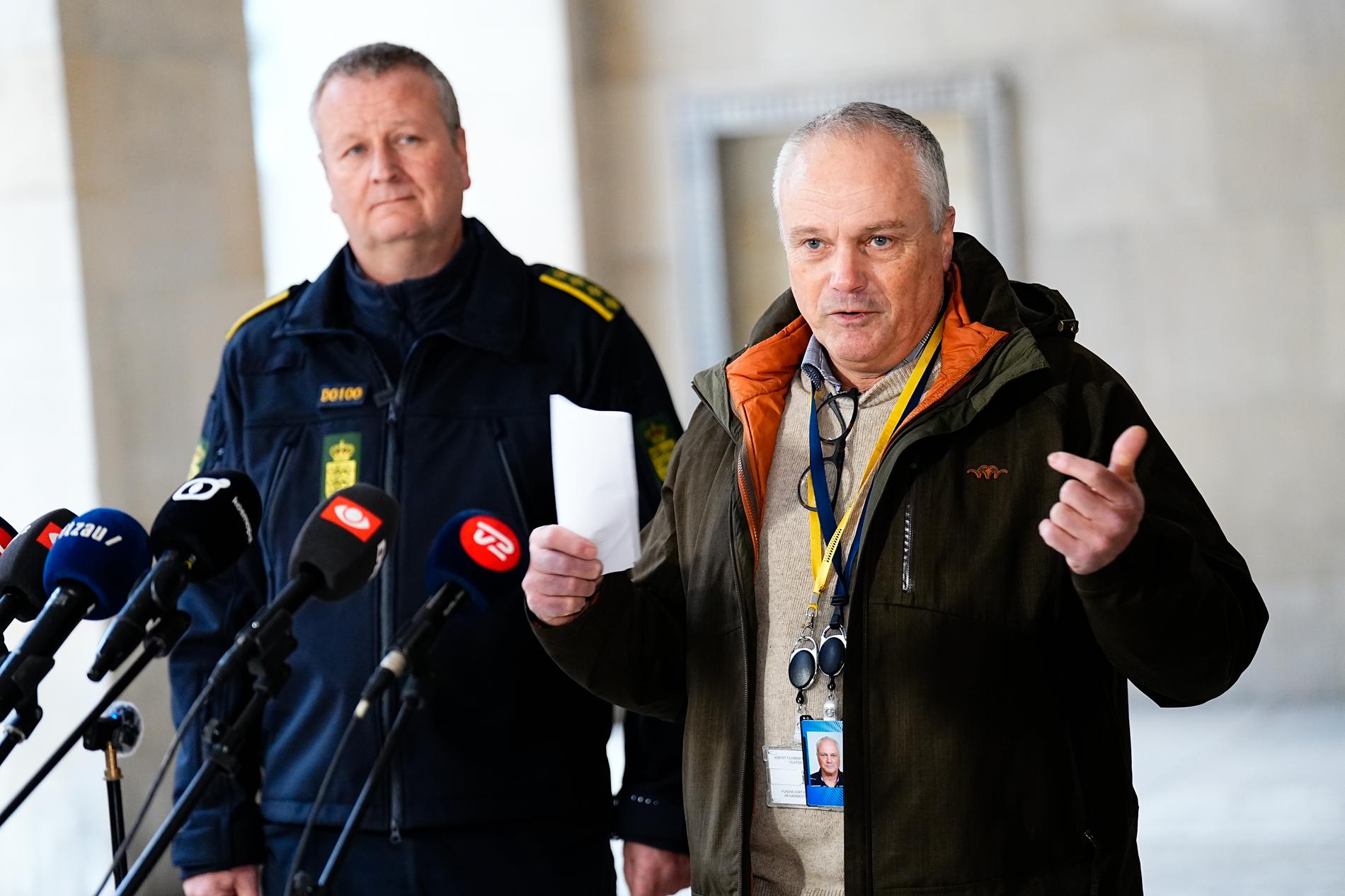 Polisinspektör Peter Dahl och Flemming Drejer, operativ chef för danska säkerhetspolisen PET, under torsdagens presskonferens.
