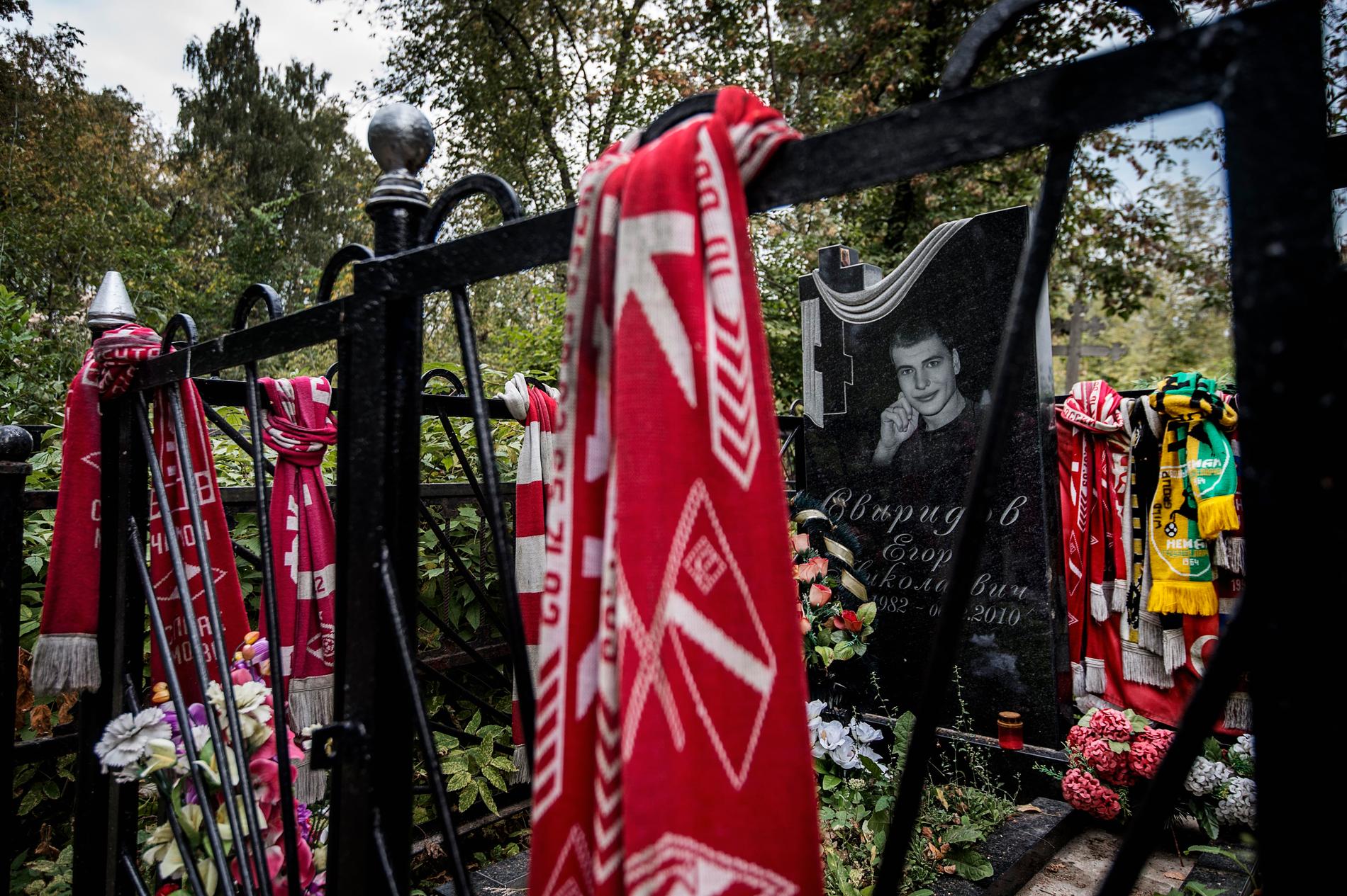 En dryg mil från Moska ligger Jegor Sviridov, en martyr för den ryska fotbollens nationalistiska falang, begraven.
