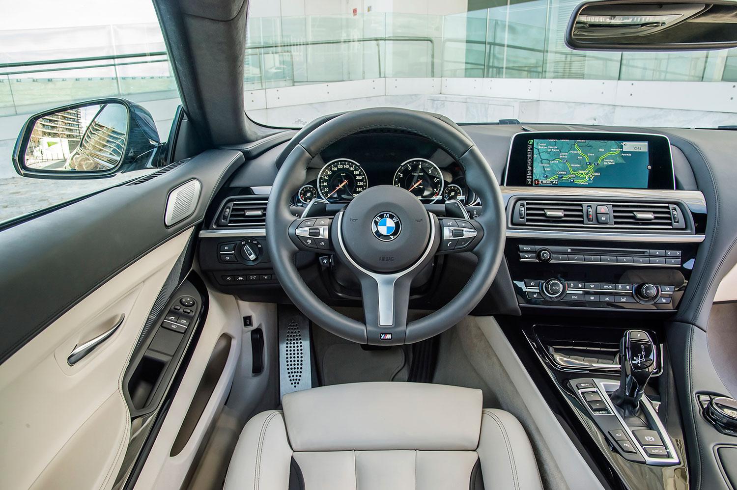 Större skärm samt digitaliserat instrumentkluster är de interiöra nyheterna i BMW 650i.