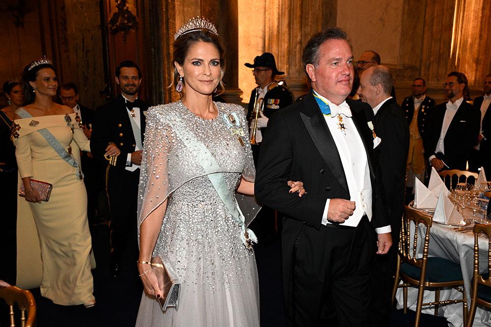 Prinsessan Madeleine i silverklänning med paljetter 