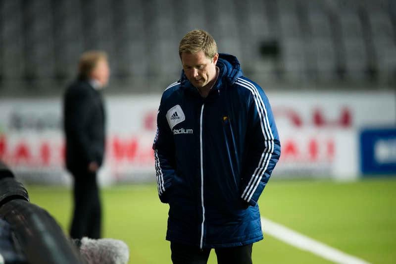 Söktes upp på träningen  Magnus Pehrsson avgick i går efter ett samtal med ”Tomas” och hans kamrater i tisdags.