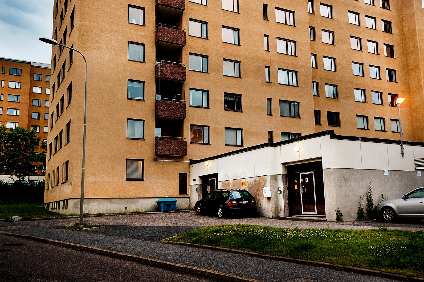 Den 13 september 2014 hittas en 28-årig man och en 21-årig kvinna mördade i Axelsberg i Stockholm.