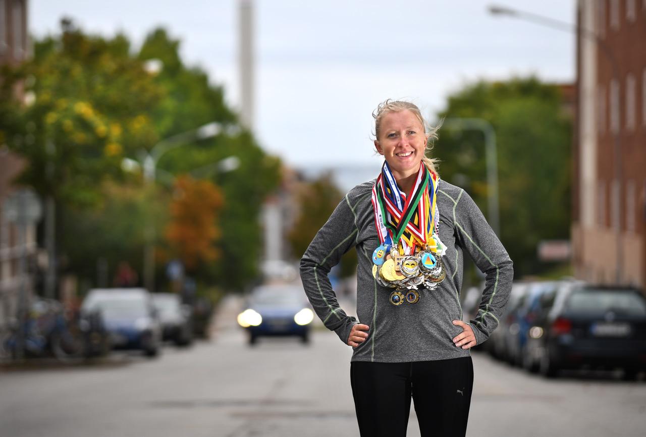Johanna Gren springer mellan två och tre maraton i veckan. Målet är att klara 100 maraton på ett år.
