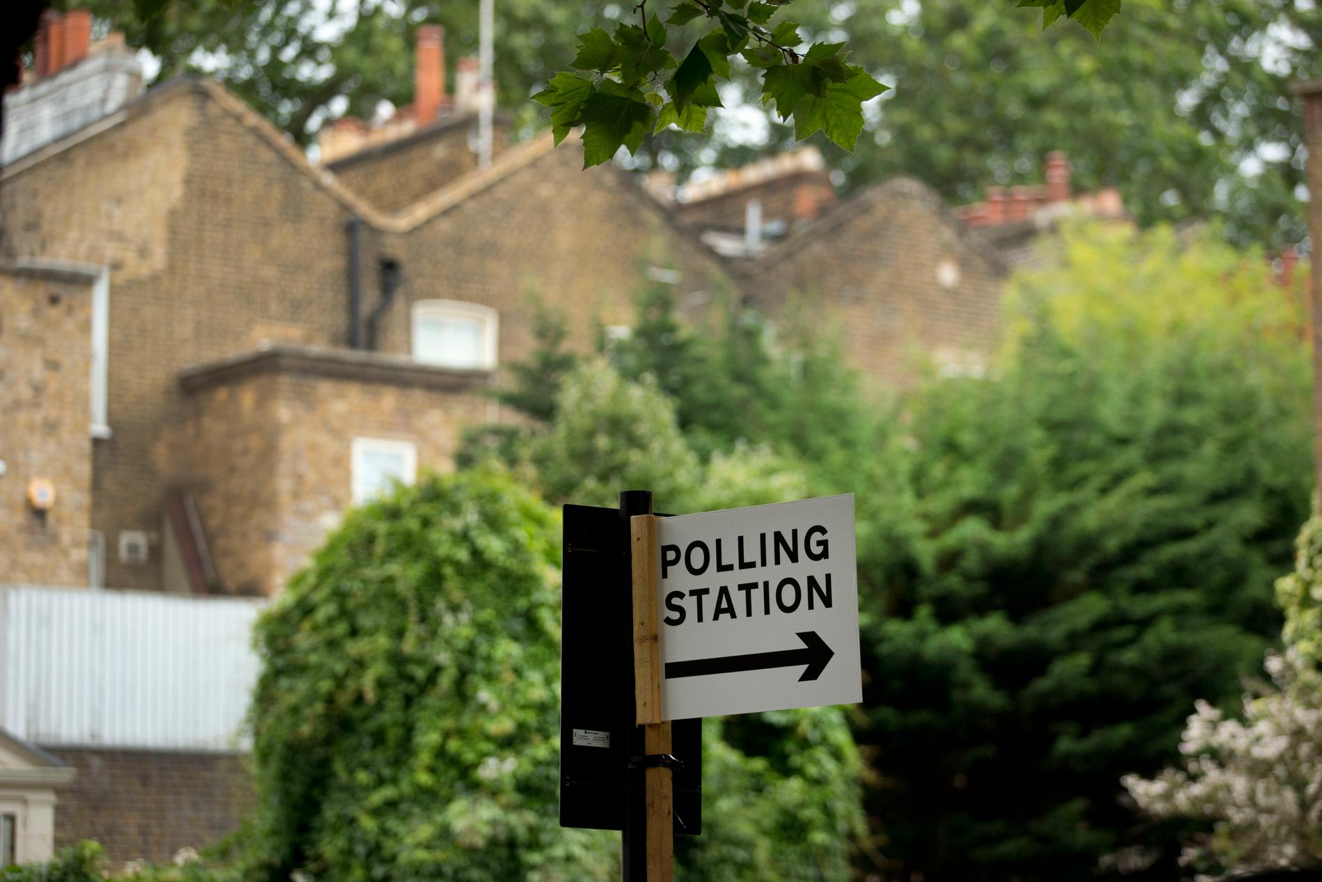 Över hela Storbritannien bokas vallokaler för ett val som kanske aldrig ska hållas. Arkivbild.