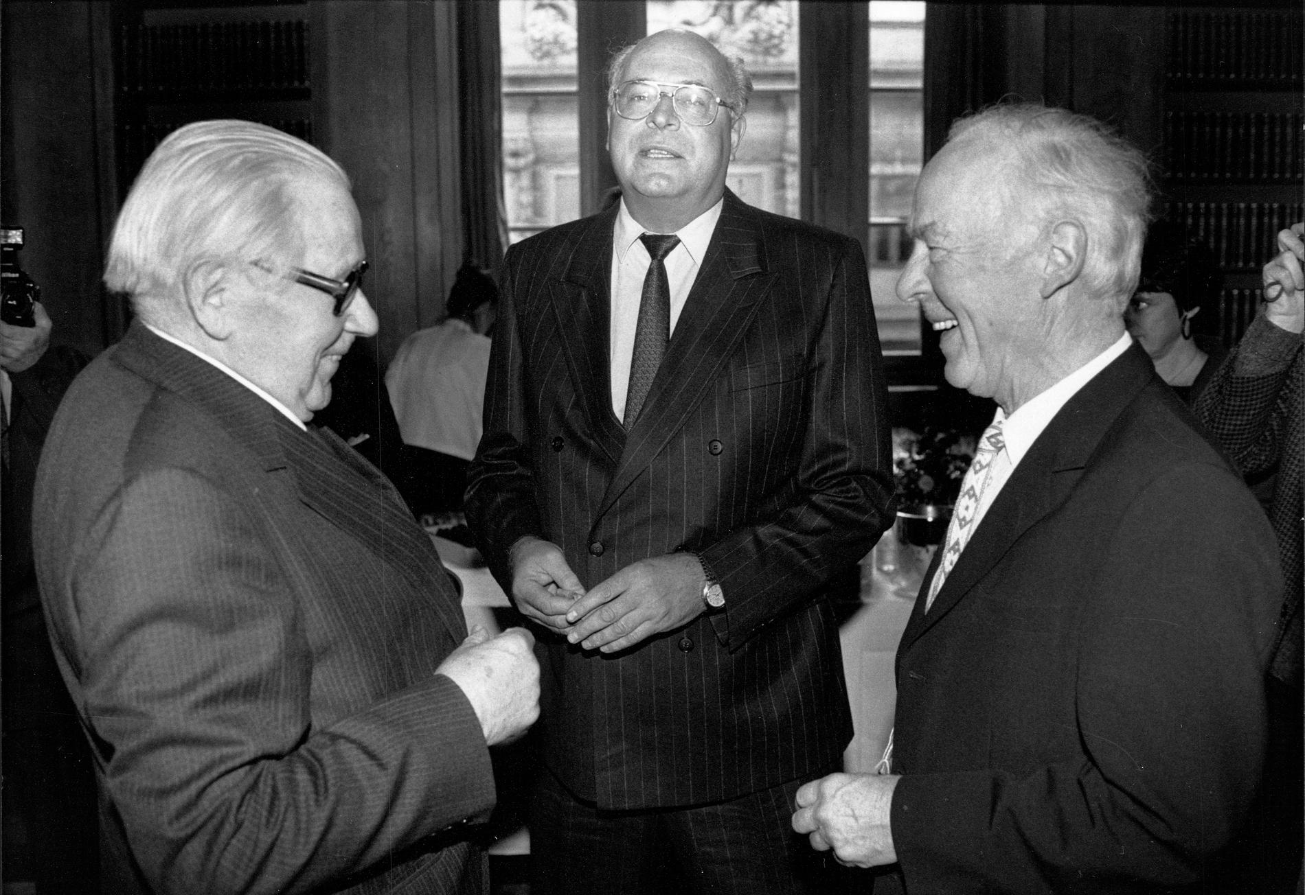 1989. CH Hermansson i samspråk med fd finansministern Gunnar Sträng och VPK:s partiledare Lars Werner.