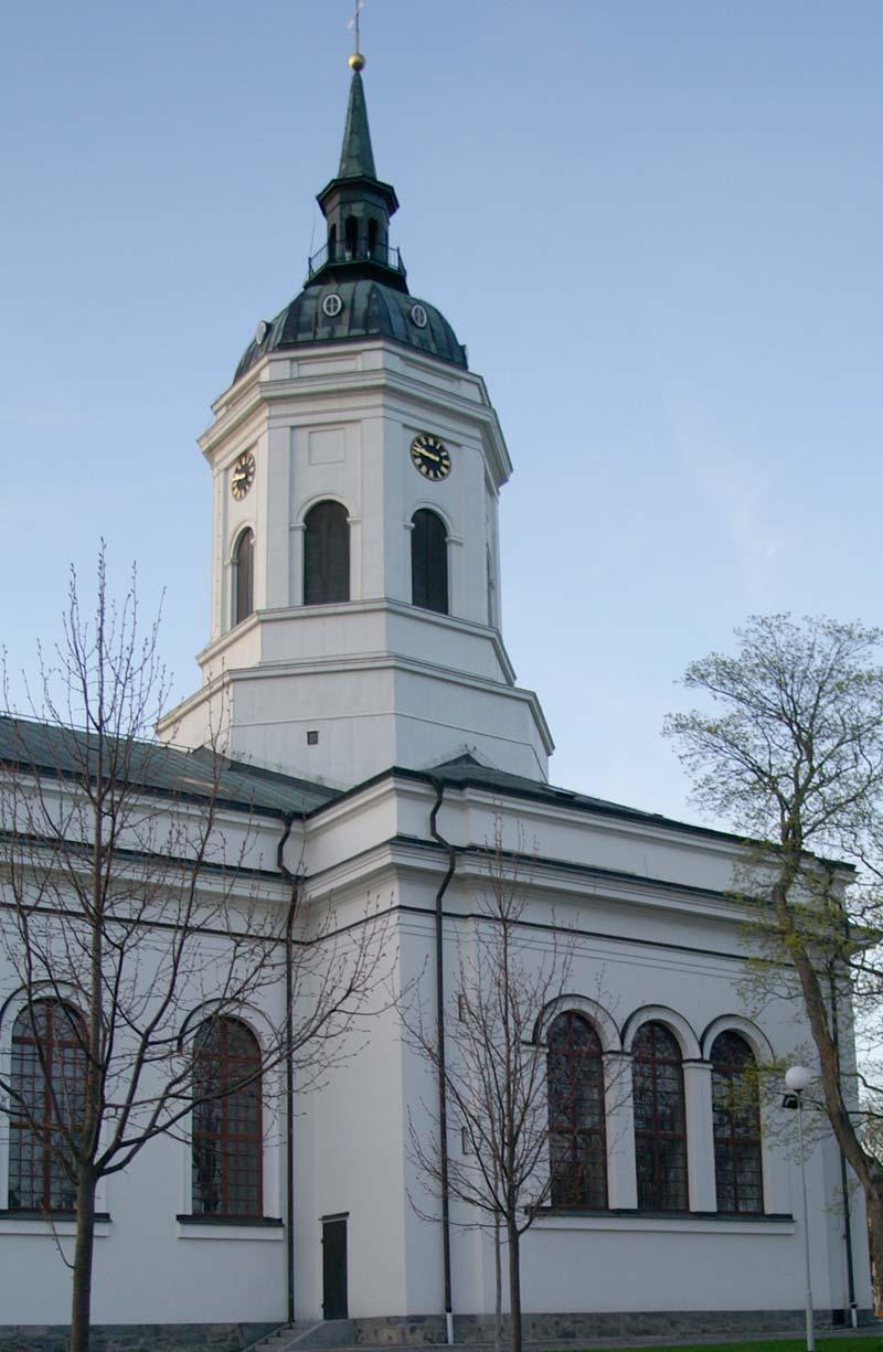 "Låt Svenska kyrkan vara ett trossamfund och klä inte ut henne i folkrörelsens kläder", uppmanar debattören Maria Ludvigsson.