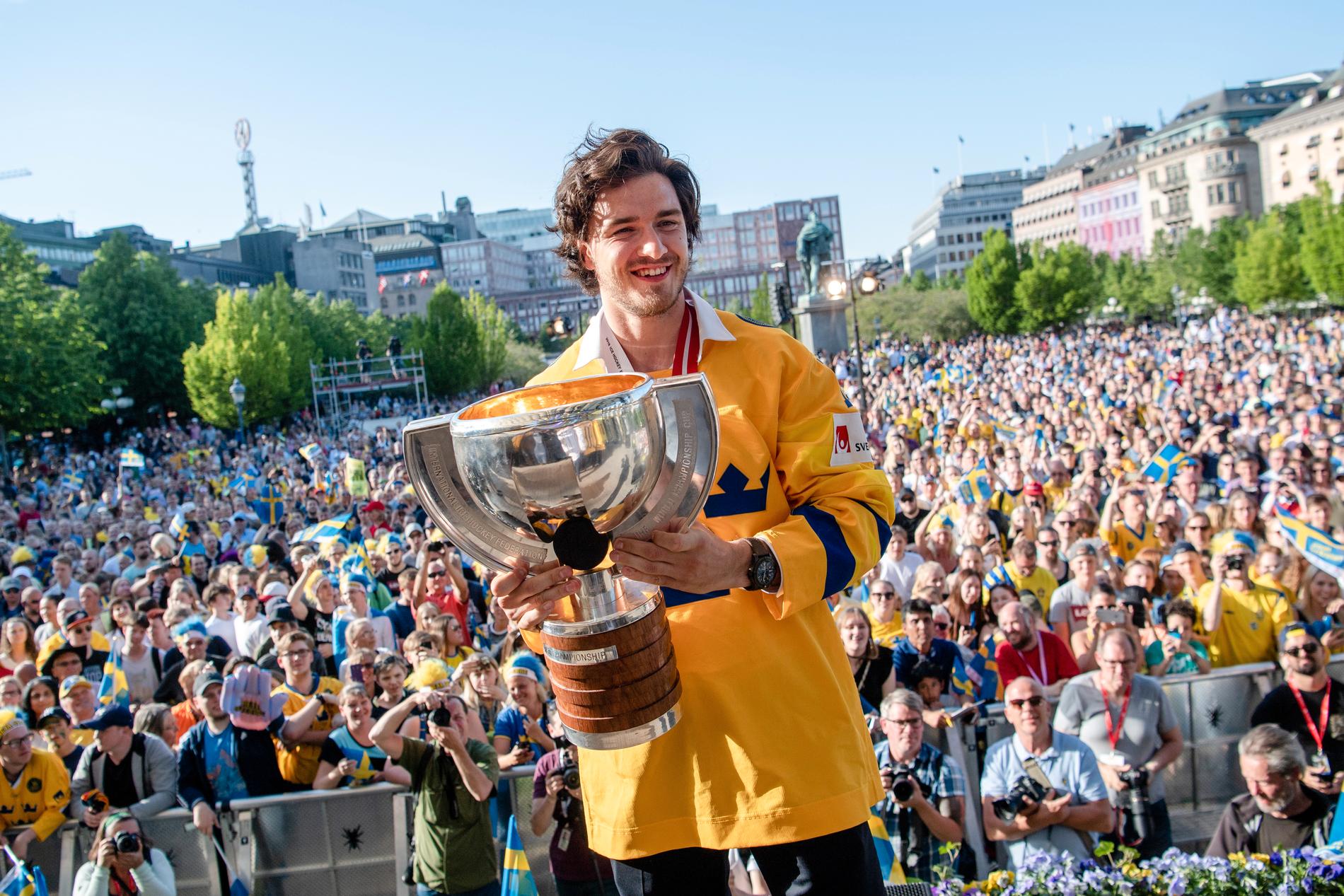 Dennis Everberg tog VM-guld med Tre Kronor både 2017 och 2018, nu är han tillbaka i Rögle efter en sejour i Schweiz.