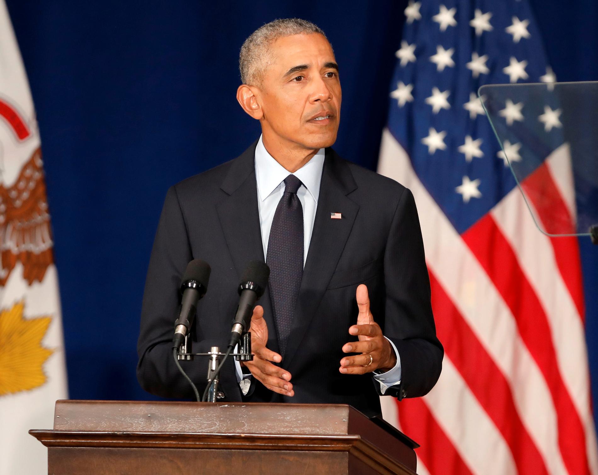 Barack Obama talar vid University of Illinois Urbana-Champaign i Urbana, Illinois, den 7:e september 2018.