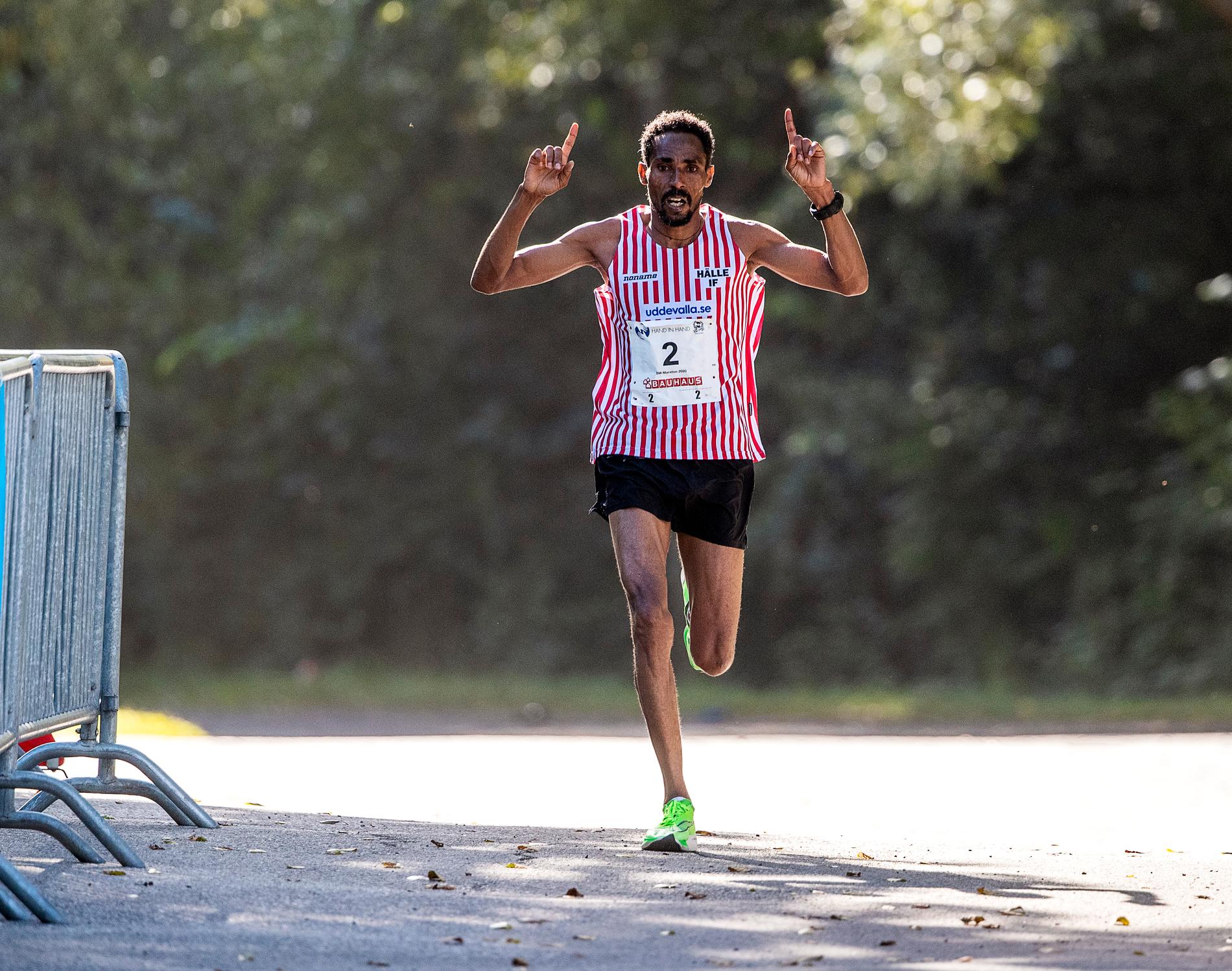 Samuel Tsegay slog till med supertid under maraton-loppet i Siena i dag. 