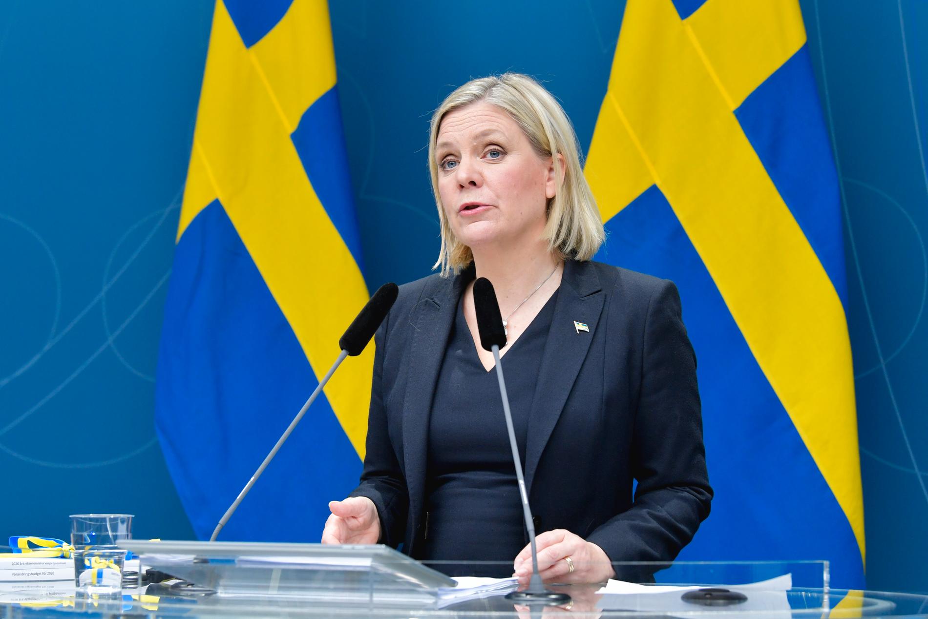 Finansminister Magdalena Andersson (S) presenterar vårbudgeten på en pressträff.