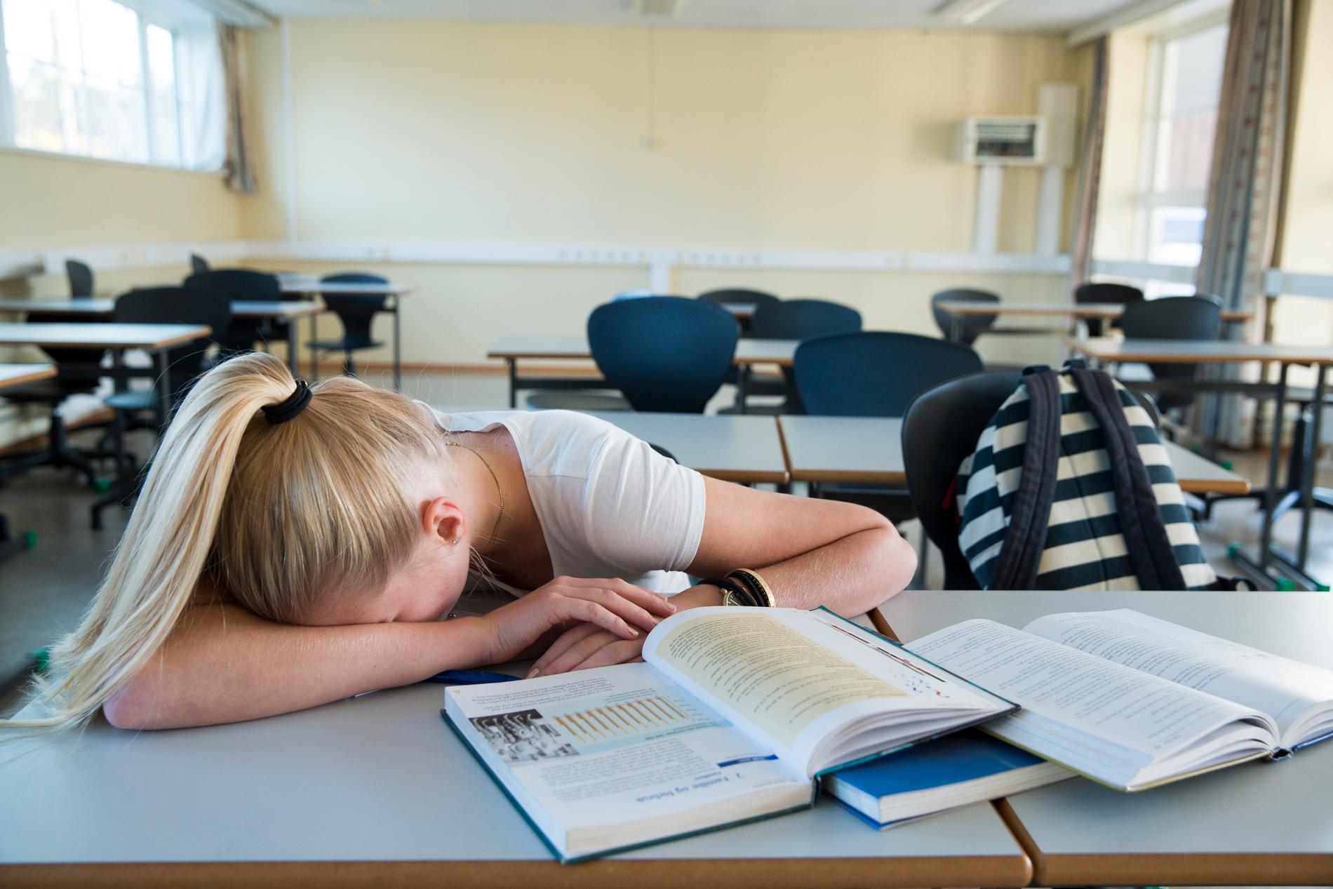 Många svenska barn har svårt att somna – och när de väl somnar sover de dåligt. Särskilt flickorna har problem med sömnen.