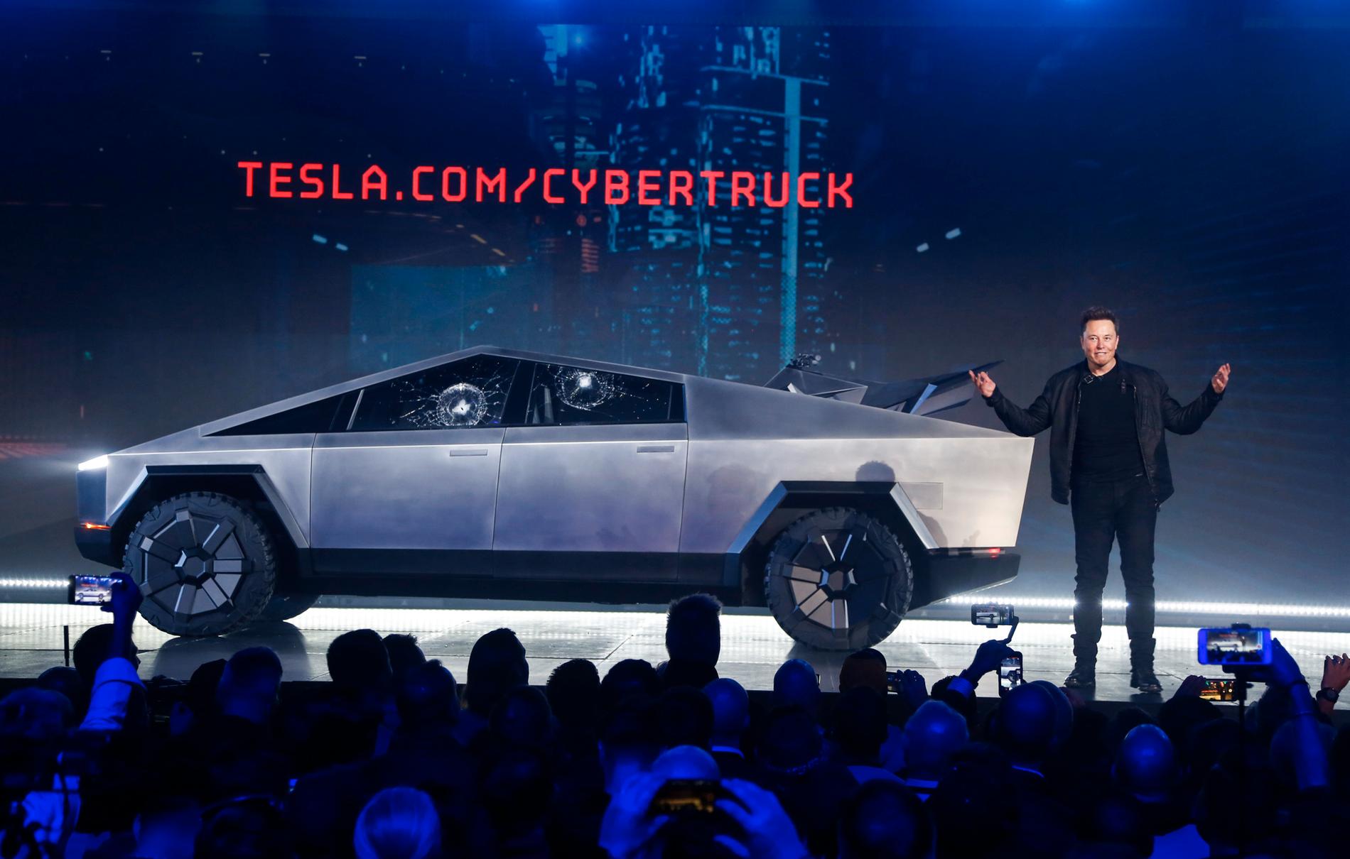 Tesla återkallar fordon – problem med gasen