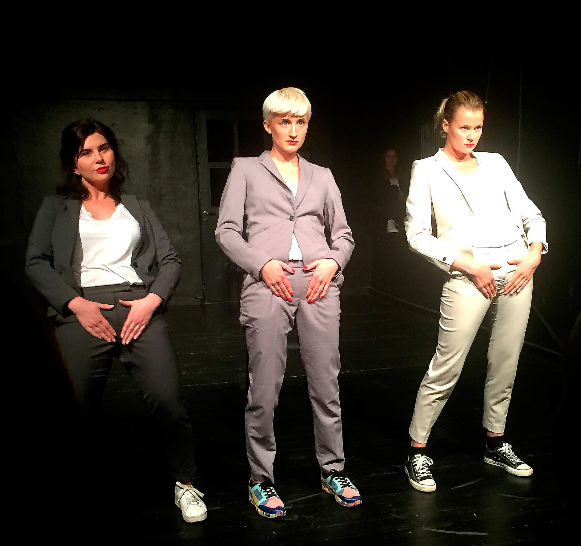 Sonja Annersten, Julia Fahlgren och Sofia Salander i ”Gärningskvinnor 2.0”. Foto: MOA ÅSTRÖM