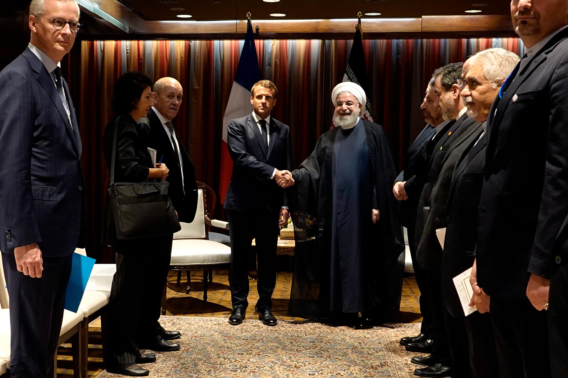 Frankrikes president Emmanuel Macron och Irans president Hassan Rohani möttes på nytt på tisdagen.