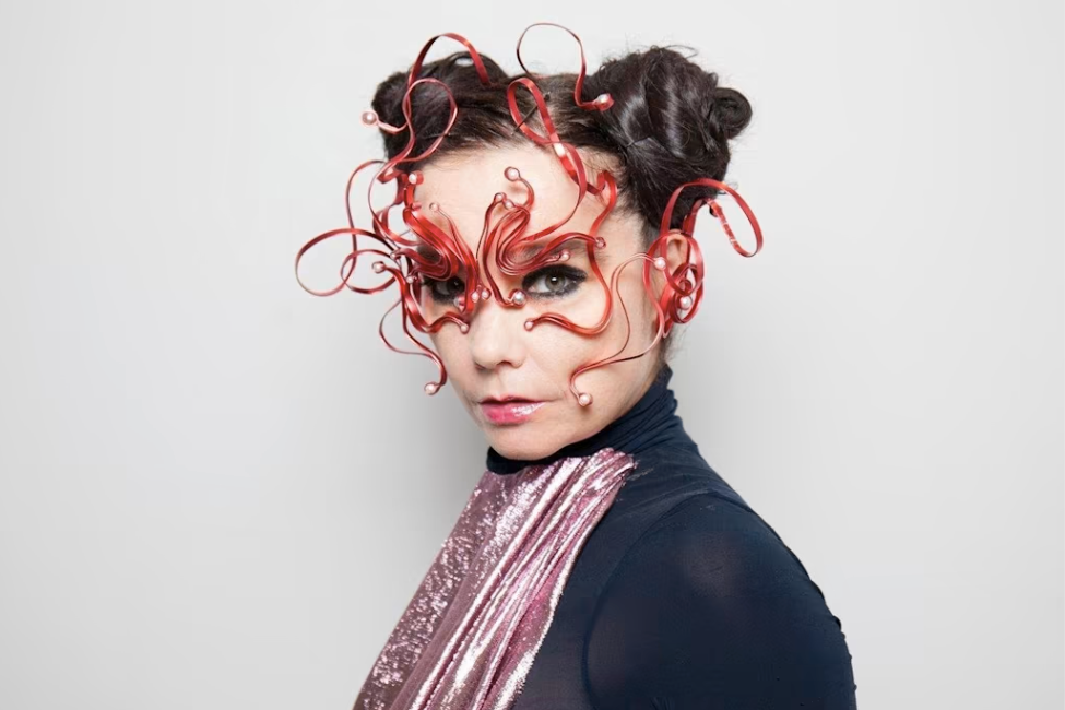 I podden ”Sonic symbolism” går Björk igenom sin diskografi – album för album. 