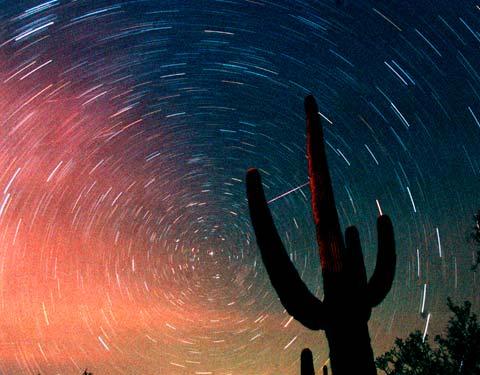 Den här bilden togs i Tucson, Arizona, under ett meteorregn när kometen Temple-Tuttle passerade solen 2001.