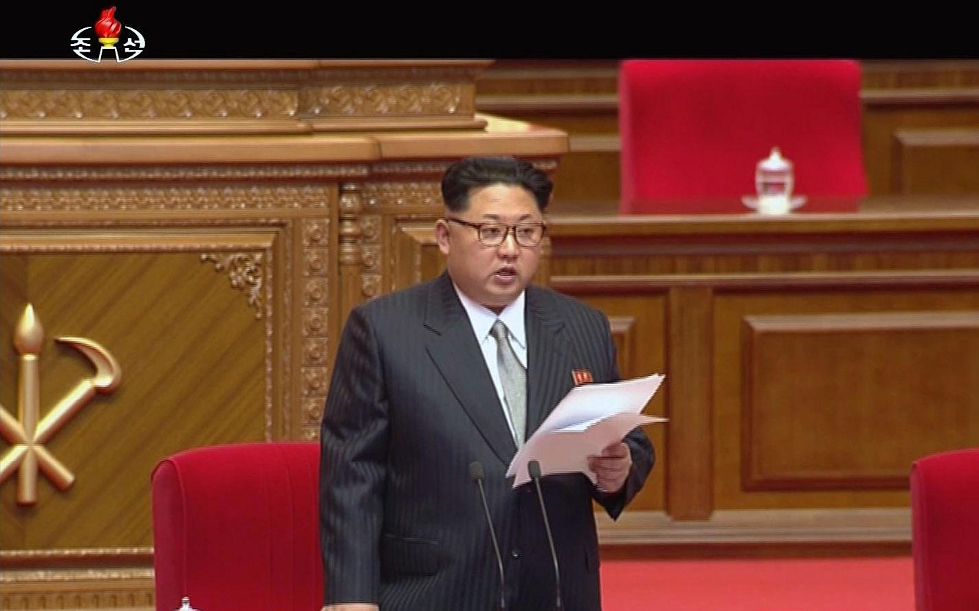 Kim Jong Un öppningstalar för kongressen.