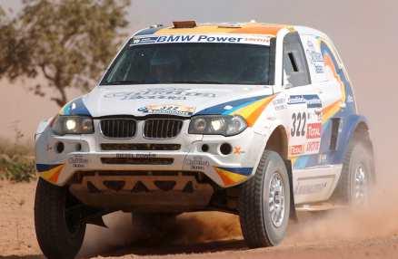 Rallytävlingens ekipage når Dakar den 21 januari. Foto: AP