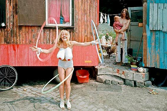 socialt experiment – på barn Lilla Sofie (i famnen) med mamma och pappa på 1970-talet. I dokumentären ”Christianias barn” berättar hon om uppväxten bland stenade och packade vuxna.