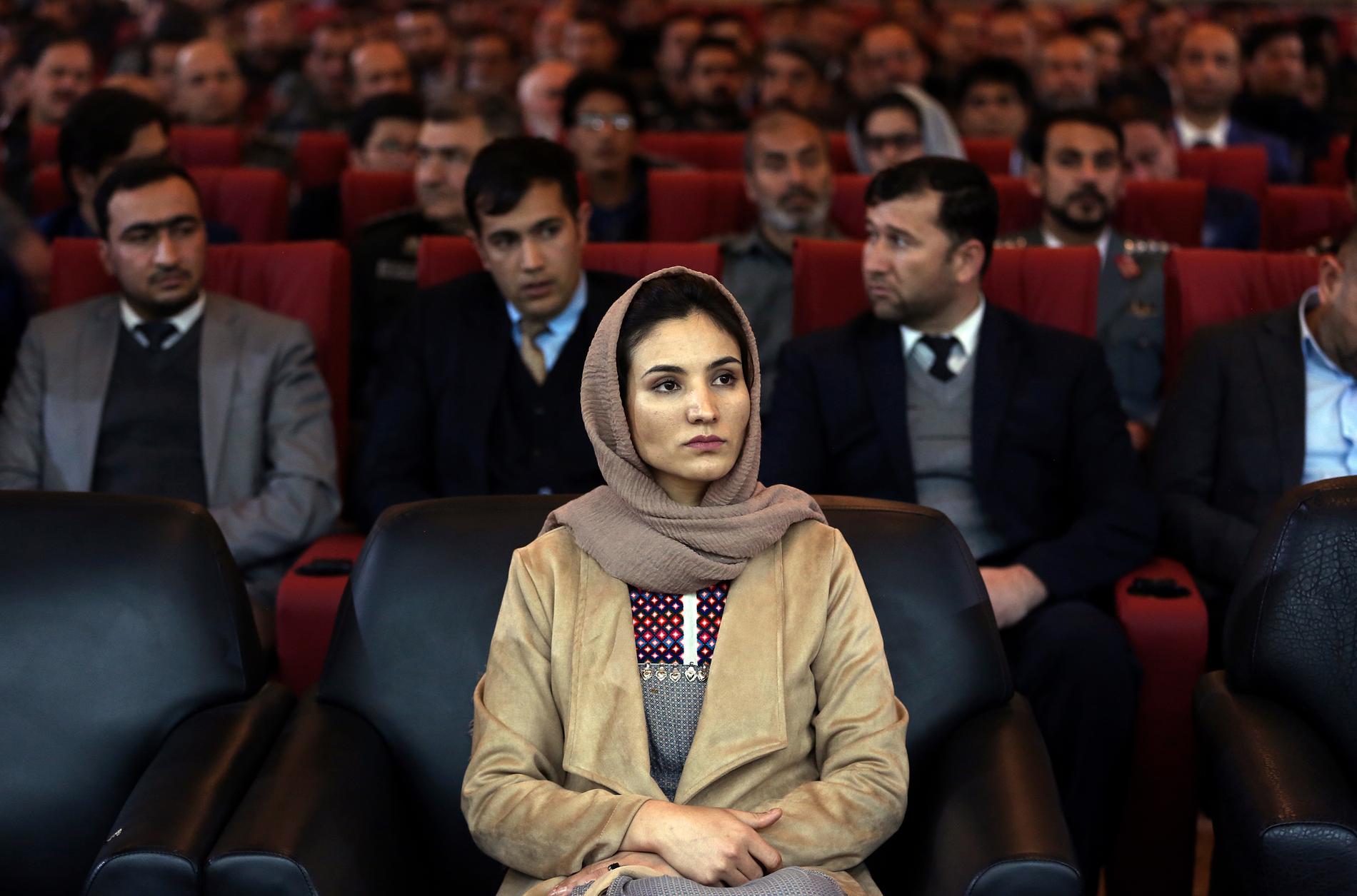 26-åriga Hosna Jalil blev nyligen den fösta kvinnan att utses till en högre post på Afghanistans inrikesdepartement. Motståndet mot ökad jämlikhet är dock fortfarande utbrett i landet, enligt en ny studie. Arkivbild.