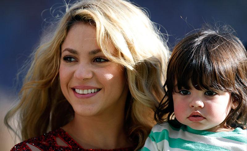 Shakira med sonen Milan på plats på fotbolls-vm.
