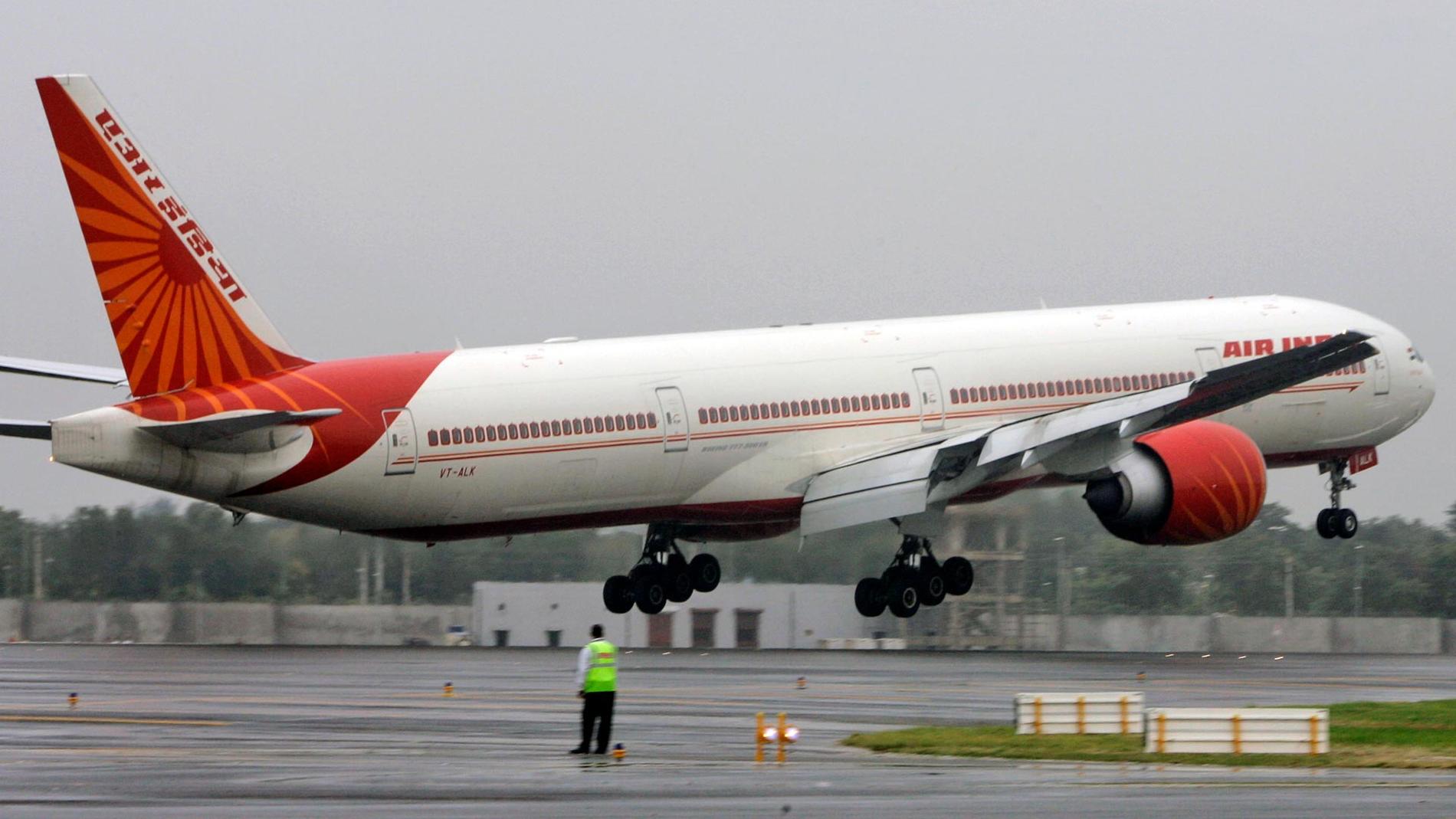 Det indiska flygbolaget Air India har brist på kabinpersonal.
