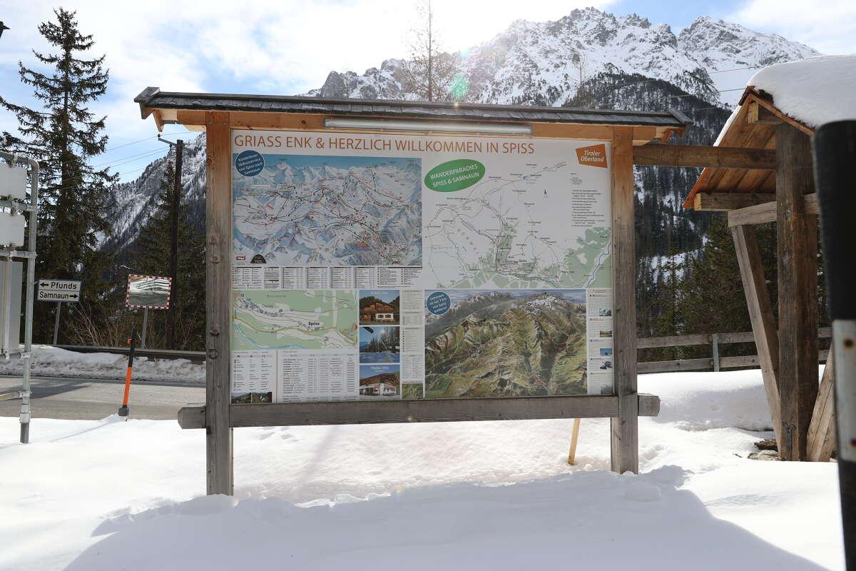De senaste dagarna har det gått över 100 laviner i de österrikiska alperna och ett tiotal personer har dött.