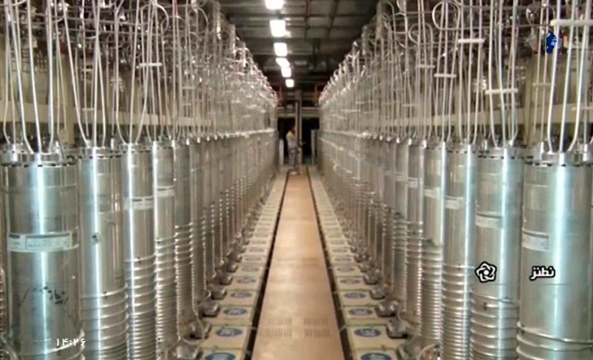 Olika centrifuger på rad vid urananrikningsanläggningen Natanz. Arkivbild.