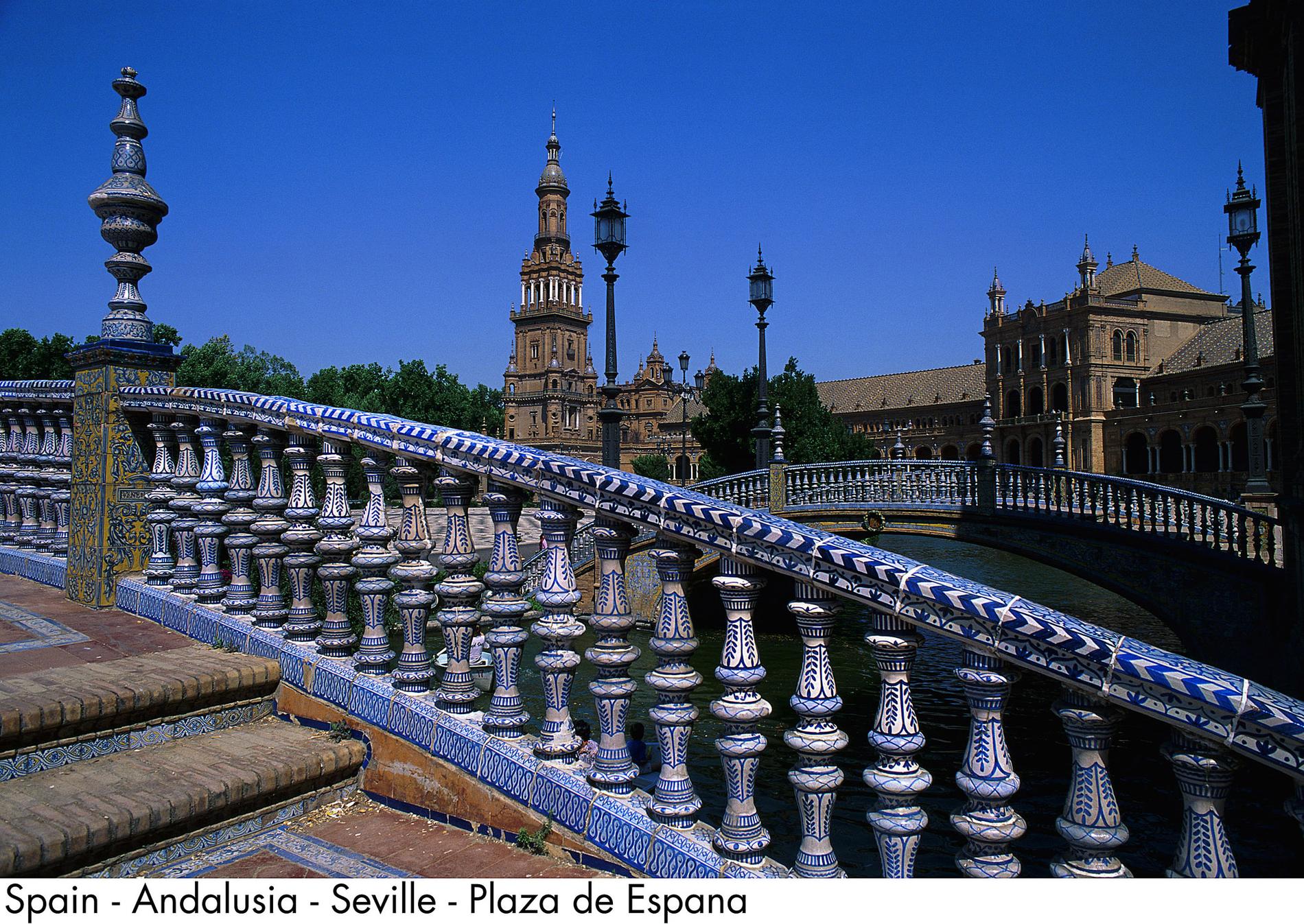 8. Sevilla, Spanien Spaniens fjärde största stad Sevilla lockar många turister tack vare sina vackra katedraler, fina torg, trädgårdar och kyrkor.