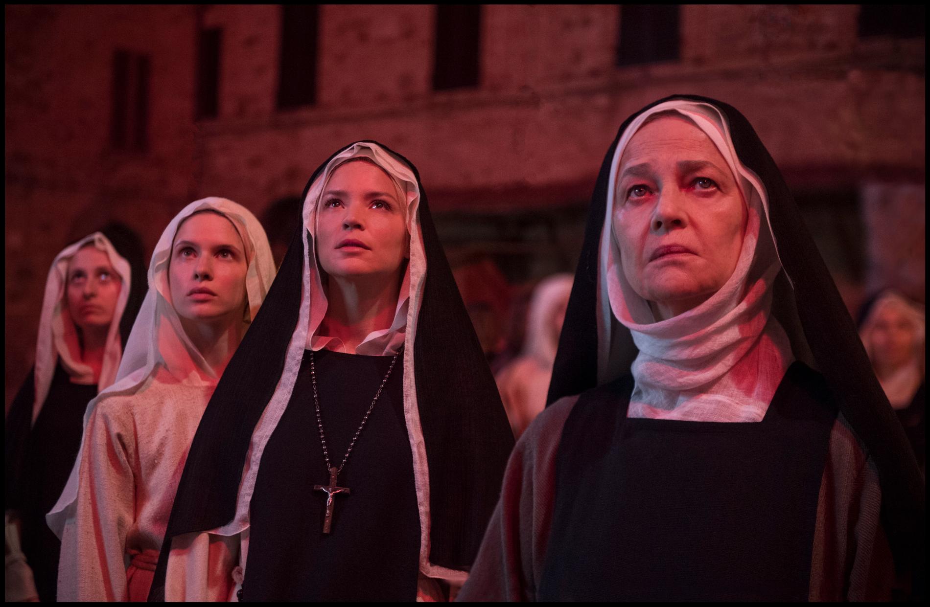 Provokatören Paul Verhoevens film "Bendetta" handlar om makthungriga lesbiska nunnor i 1600-talets Italien och om hur de straffades för sina synder. Pressbild.