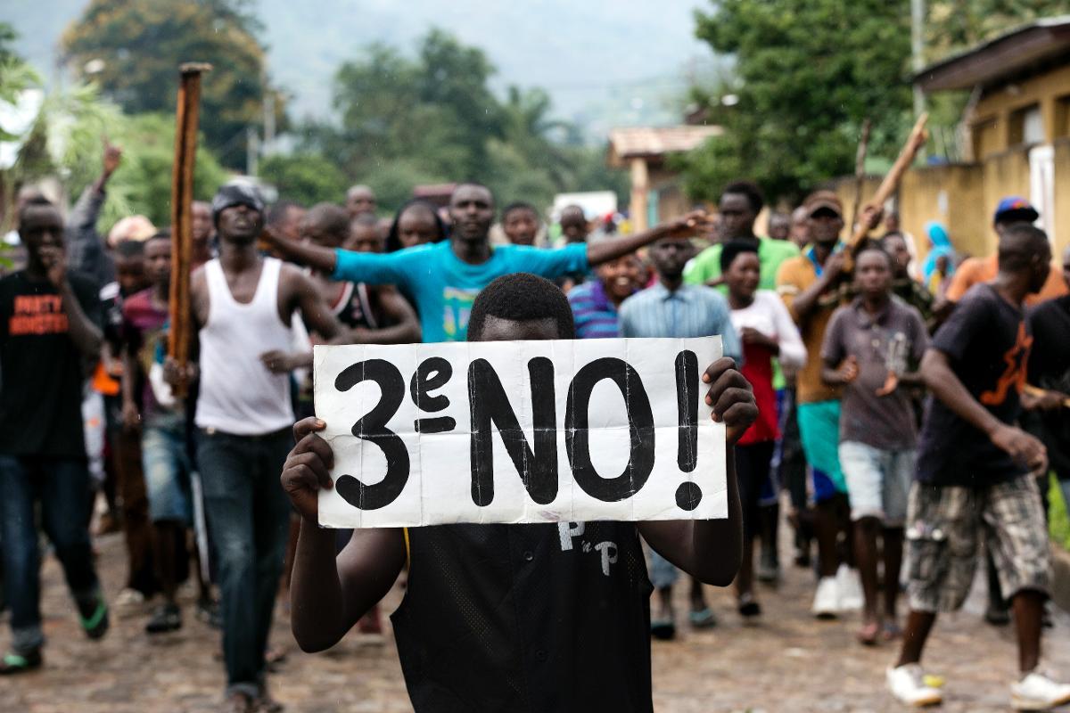 Våldsamma gatuprotester rasade under våren 2015 i protest mot president Pierre Nkurunzizas beslut att ställa upp för en tredje mandatperiod.