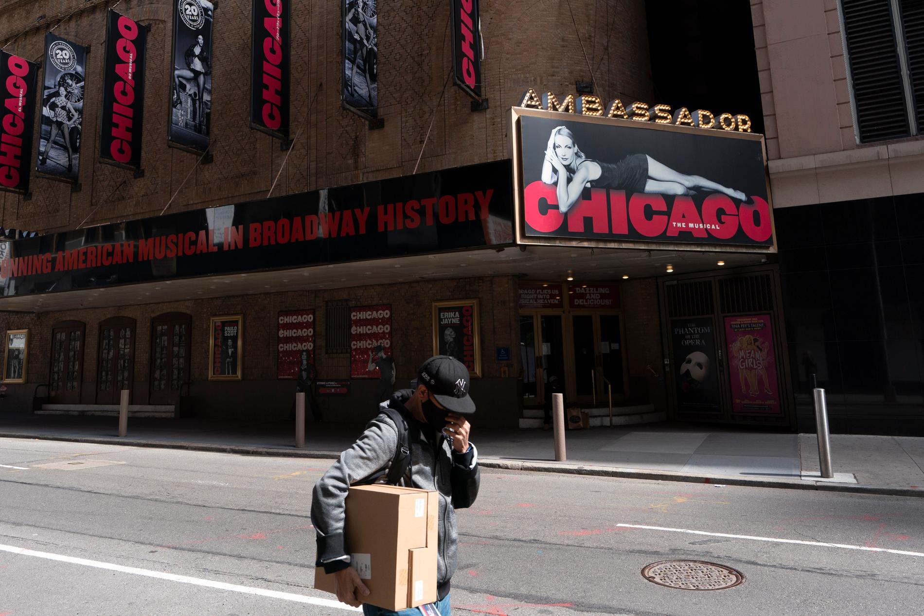 Igenbommade Ambassador-teatern i New York i torsdags. "Chicaco" spelades där fram till för ett drygt år sedan.
