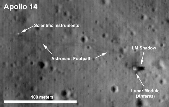 På bilden från teleskopet kan man, enligt NASA, tydligt se fotspåren från månlandningen med Apollo 14, 1971. Under den månpromenaden passade befälhavaren Alan Shepard på att spela lite golf – han slog två bollar i den låga gravitationen.