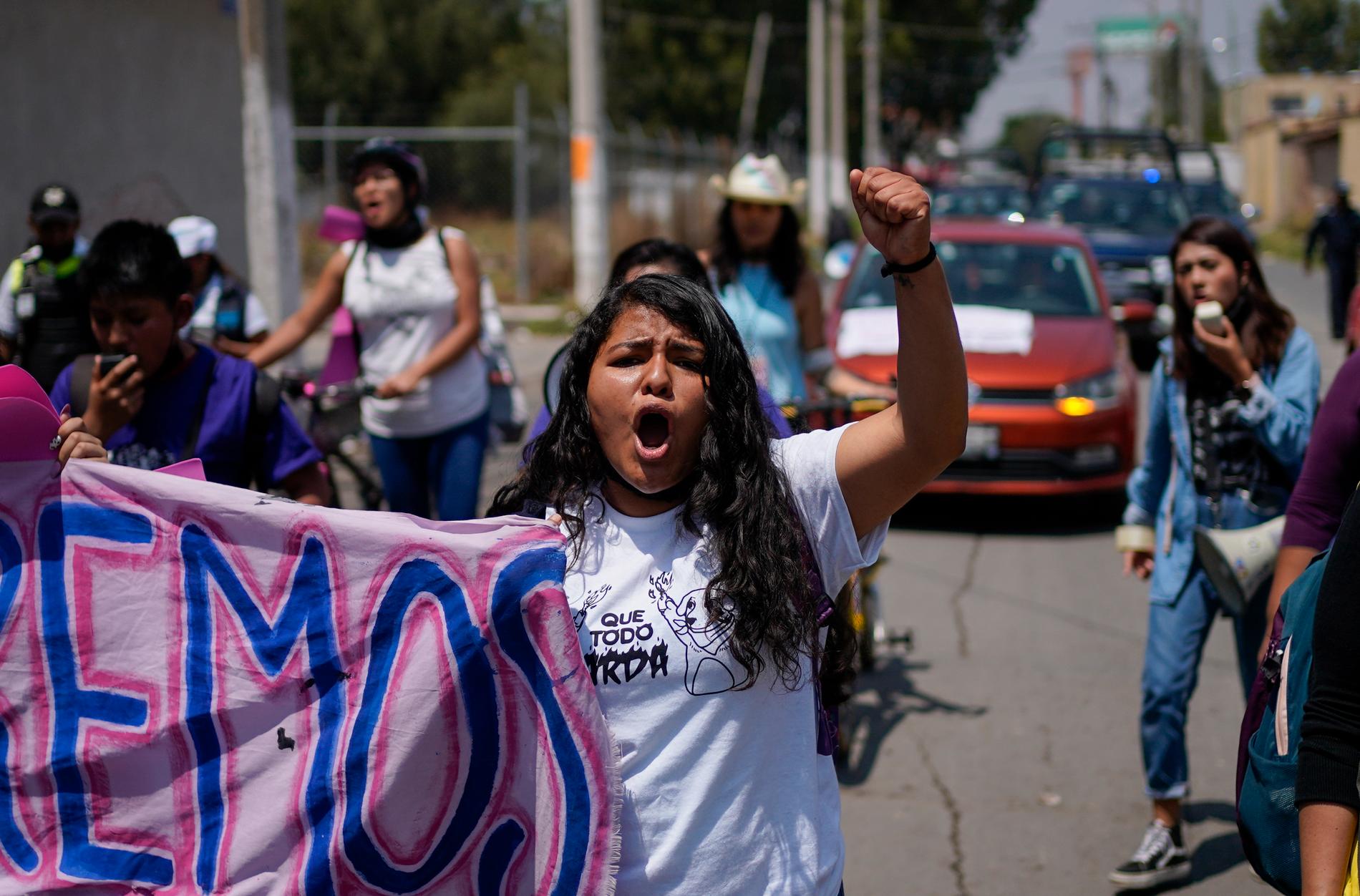Roxana Ruiz i en demonstration mot mäns våld mot kvinnor. 