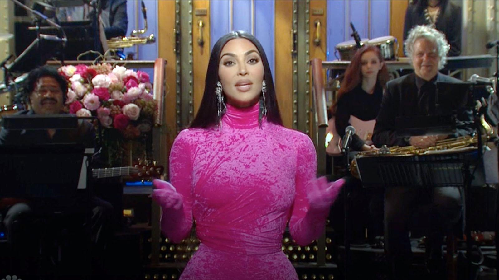 Kim Kardashian var gästvärd i lördagens avsnitt av  humorprogrammet ”Saturday night live”.