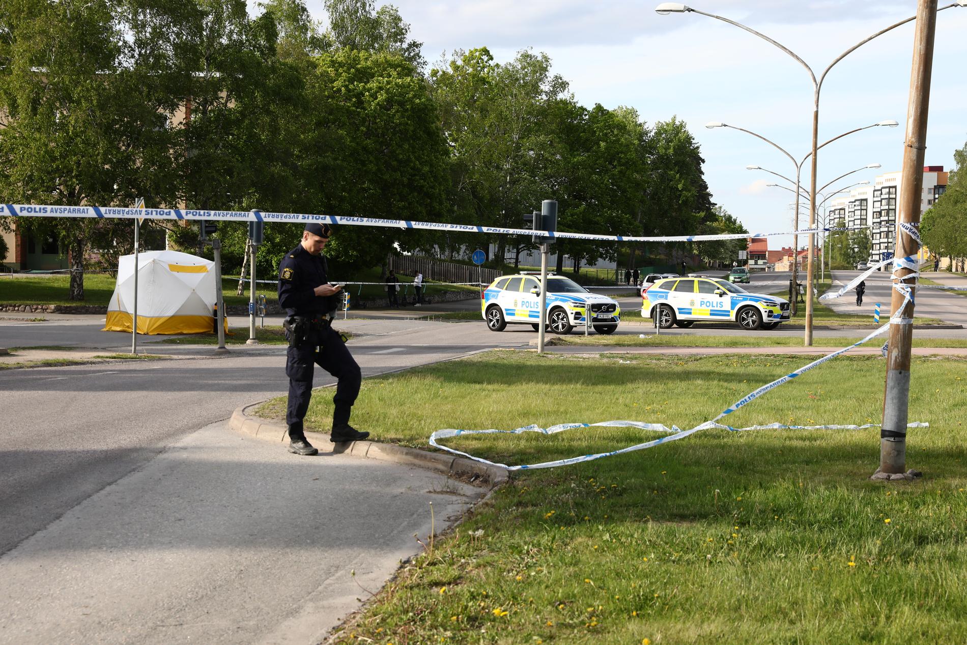 I Eskilstuna sköts en man i 25-årsåldern till döds i måndags.