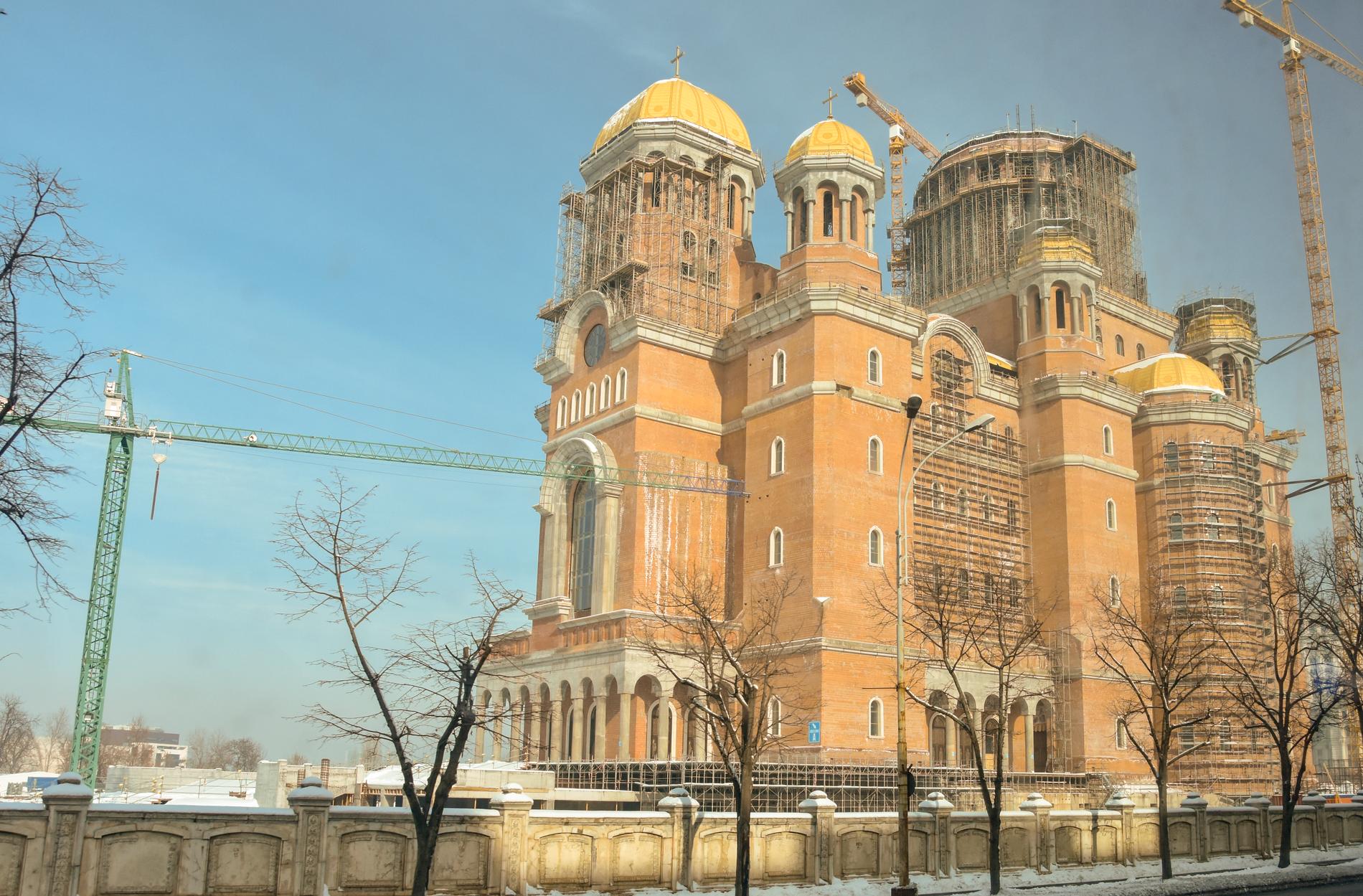 Den nybyggda Folkets frälsare-katedralen i Bukarest beräknas ha kostat mer än en miljard svenska kronor.