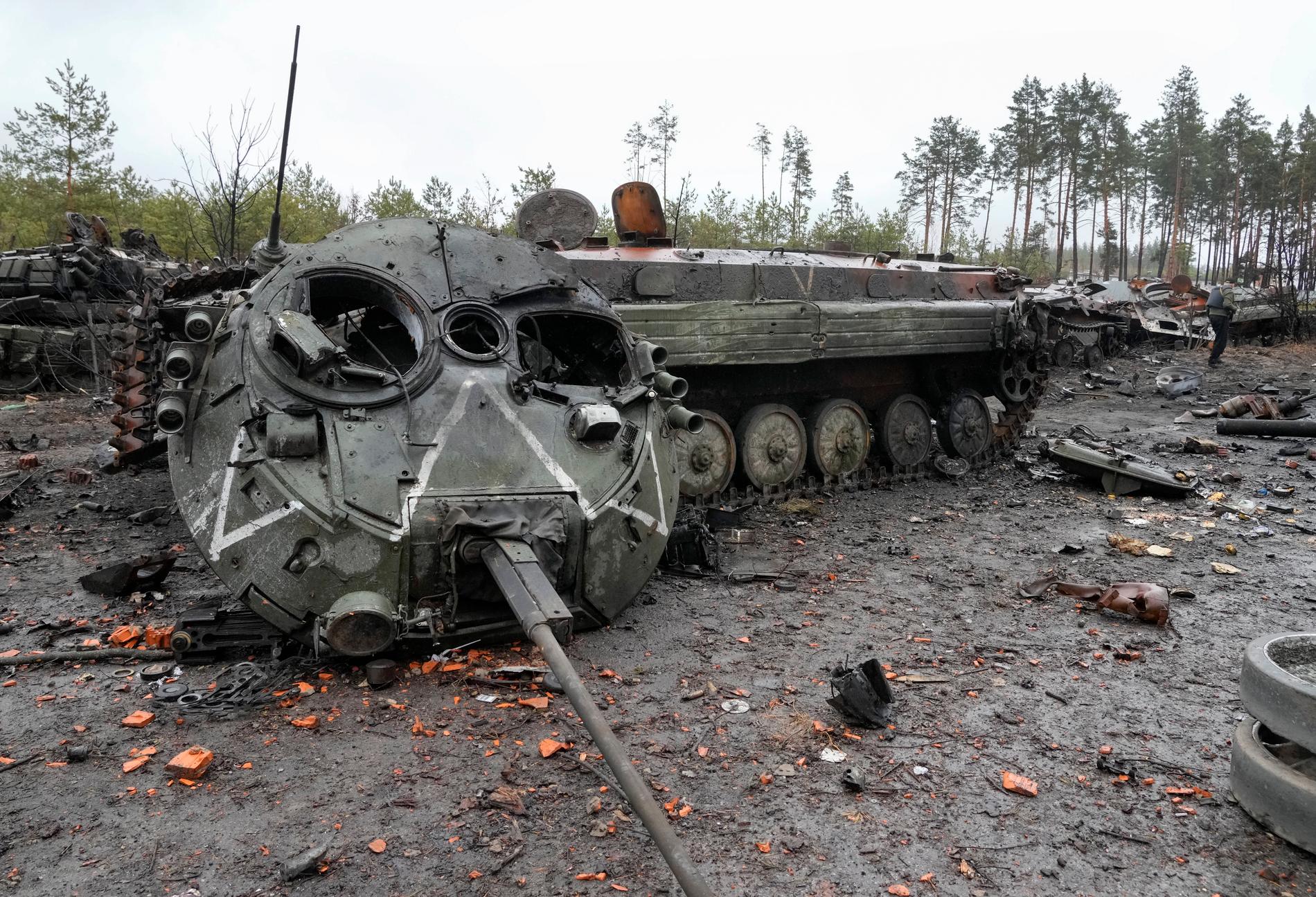 Ett ryskt militärfordon har förstörts i närheten av Kiev.
