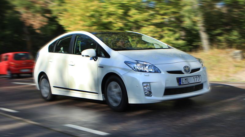 Nya generationen av Toyotas succéhybrid Prius har problem med bromsarna.