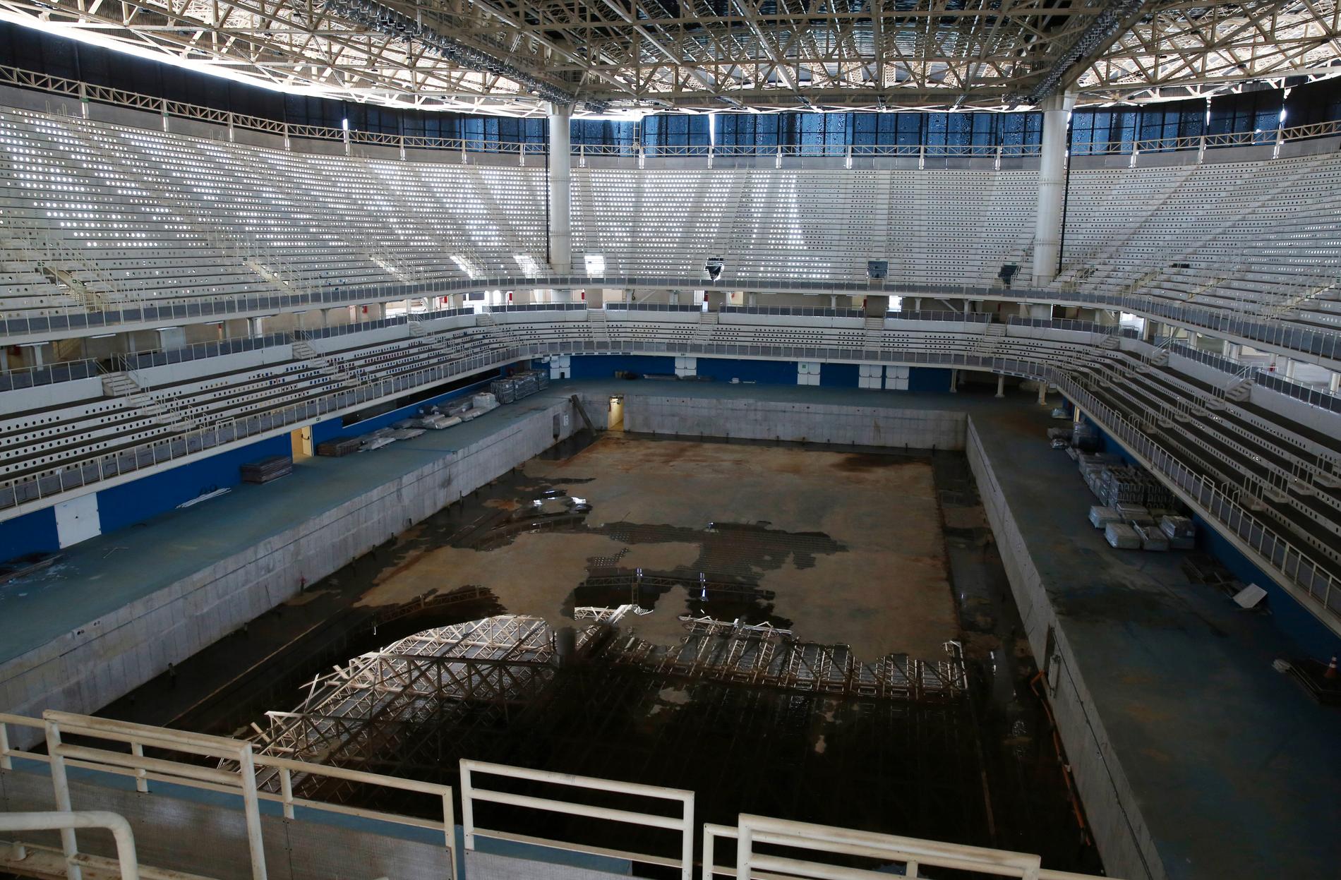 Inifrån Olympic Aquatics Stadium.